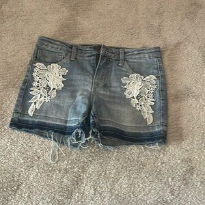 Blue Vigoss jean shorts with flower design